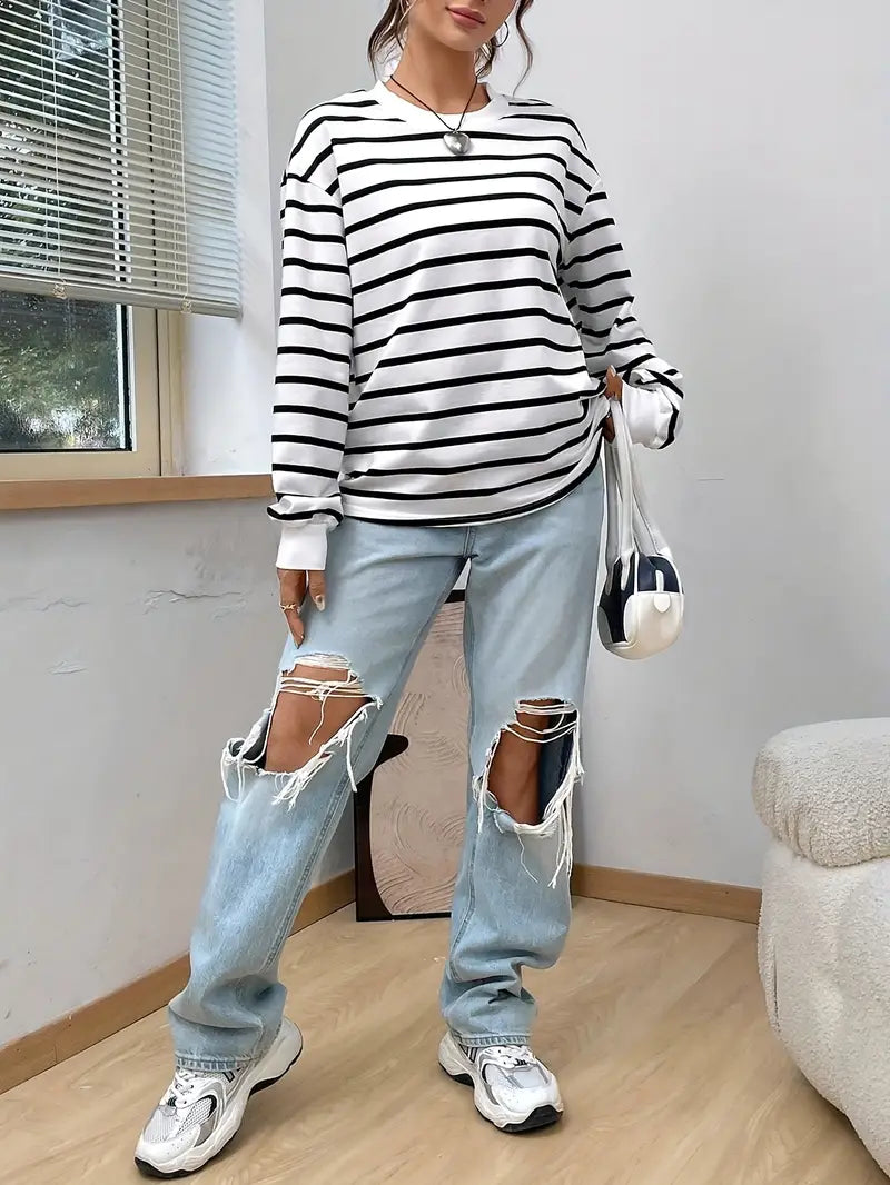 Morbida felpa donna con righe orizzontali, perfetta per un look casual chic e comfort quotidiano.