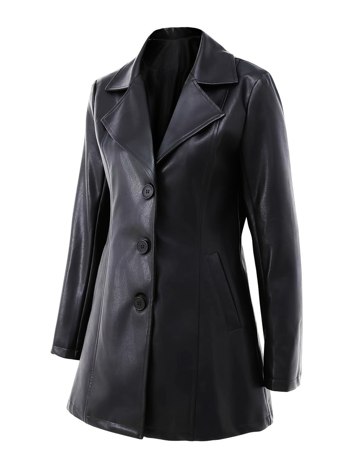 Donna indossa cappotto nero midi sfiancato con revers. Outfit elegante, perfetto per stile e comfort.