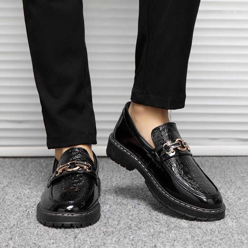 Mocassini uomo neri eleganti e lucidi, slip-on a taglio basso, ideali per comfort primavera estate.