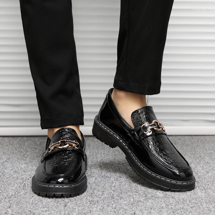 Mocassini uomo neri eleganti e lucidi, slip-on a taglio basso, ideali per comfort primavera estate.