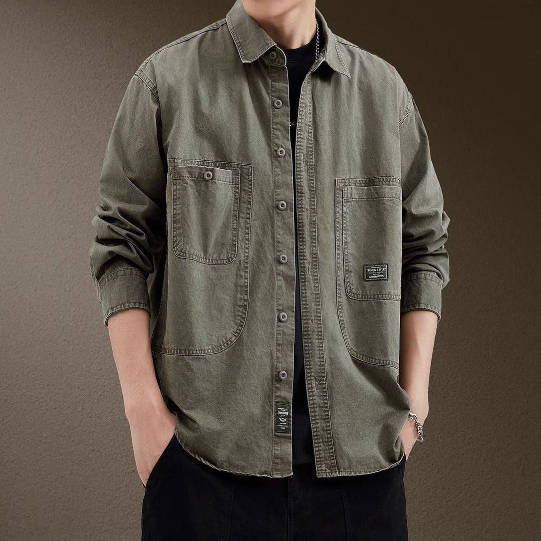 Camicia uomo elegante a maniche lunghe slim fit per la primavera. Tessuto confortevole, look aderente raffinato.