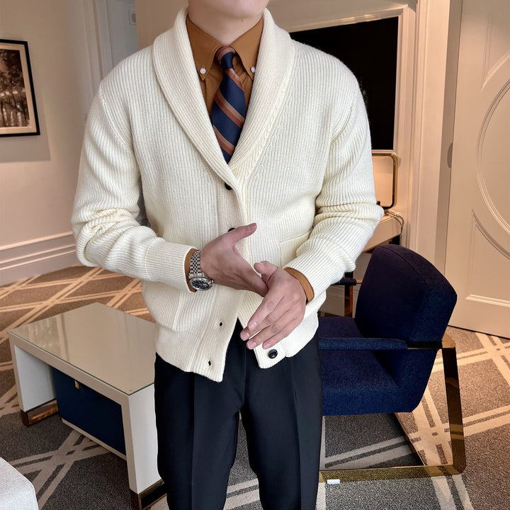 Cardigan invernale uomo slim fit con scollo a V e bottoni, maglione elegante e caldo per moda maschile.