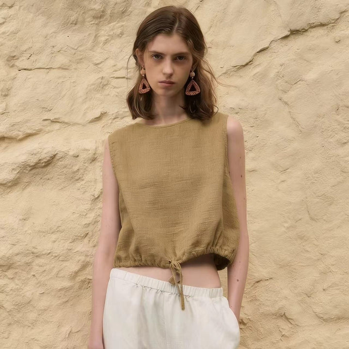 Top donna per shopping, senza maniche, dettagli a contrasto. Coulisse regolabile, comfort estivo e stile casual.