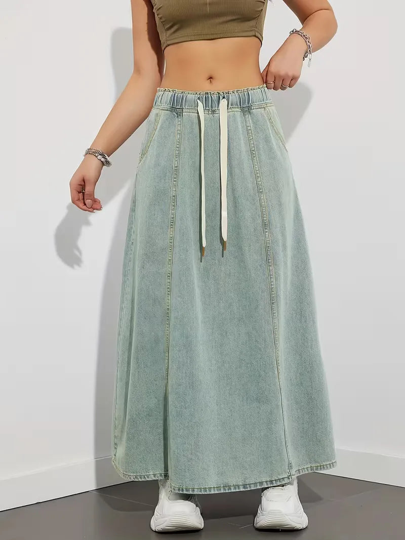 Gonna lunga in morbido denim da donna, vita elasticizzata per massimo comfort casual.