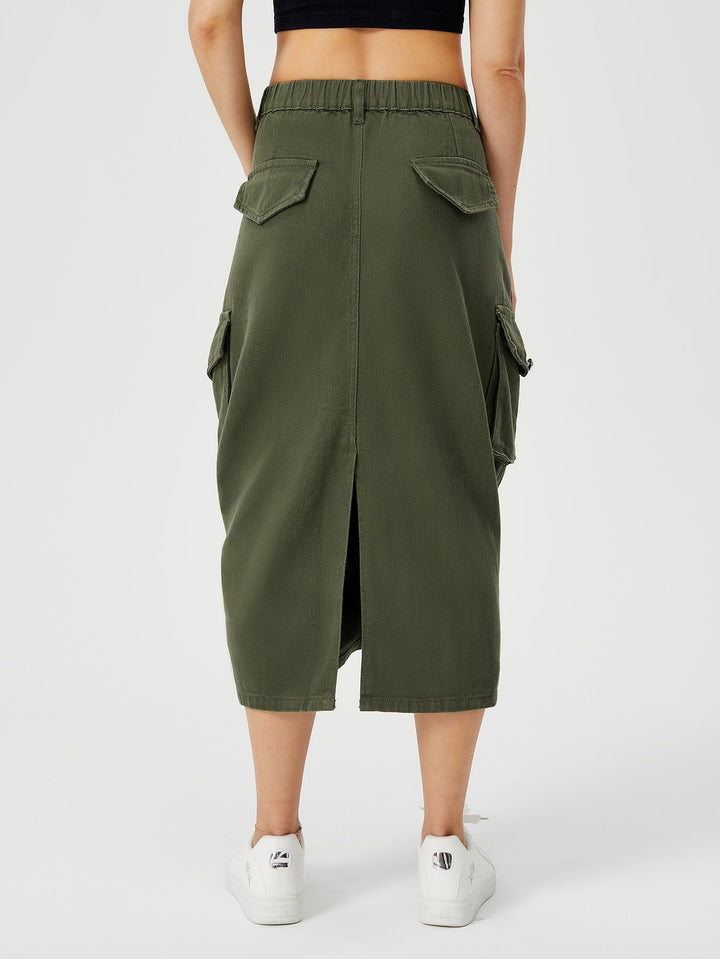 Gonna midi cargo donna khaki chiaro, vita alta e spacco. Tasche cargo, essenziale per lo stile casual.