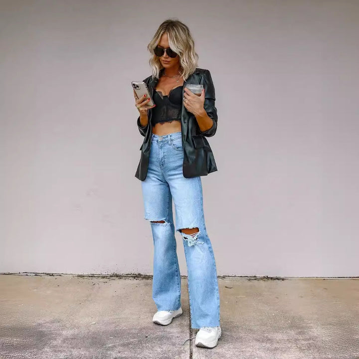 Jeans donna vita alta con effetto strappato, perfetti per la moda femminile e uno stile casual e confortevole.