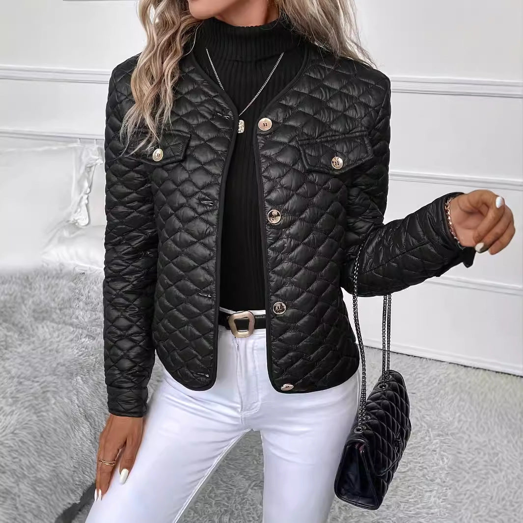 Moda donna: giacca imbottita trapuntata con rombi, elegante e calda. Perfetta come capospalla autunno casual chic.