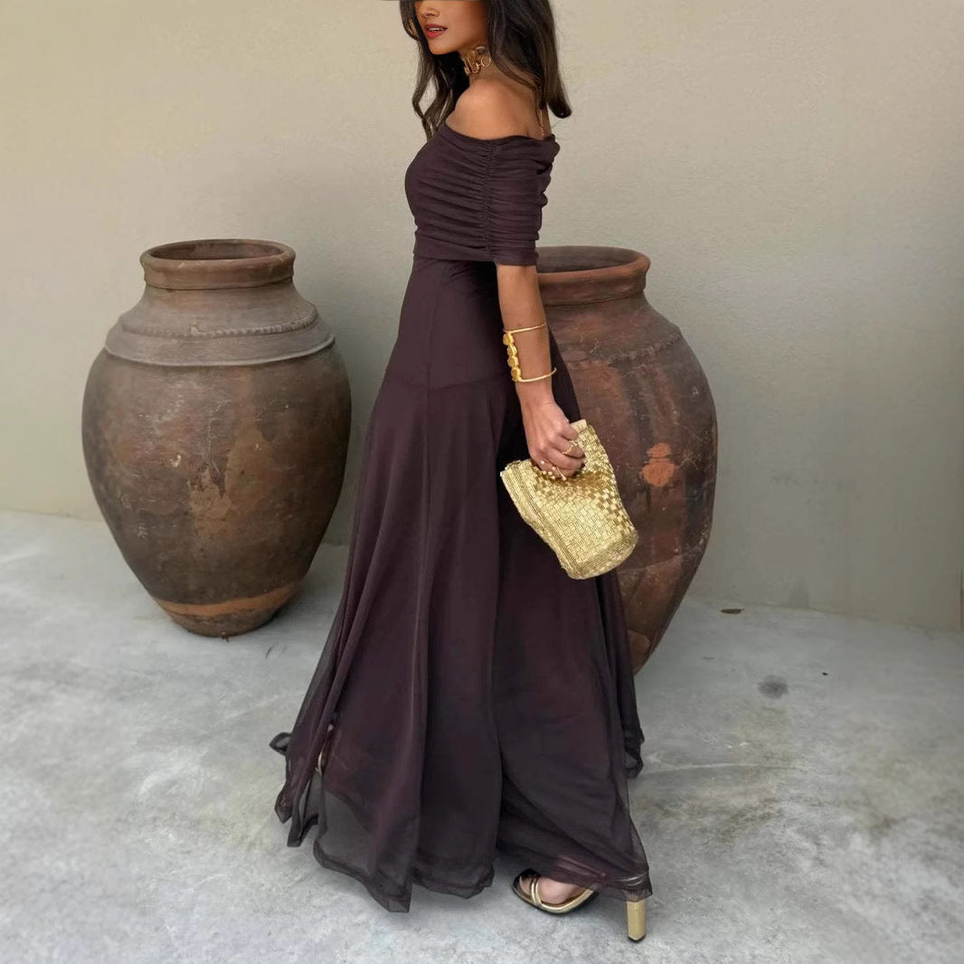 Abito lungo donna elegante senza spalline con pannelli in rete. Gonna fluida, perfetto per eventi speciali.