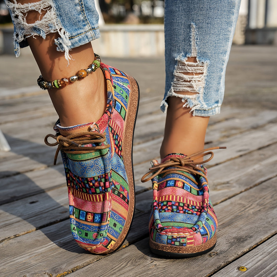 Scarpe da viaggio donna con patchwork multicolore e suola comfort, perfette per esplorare con stile.