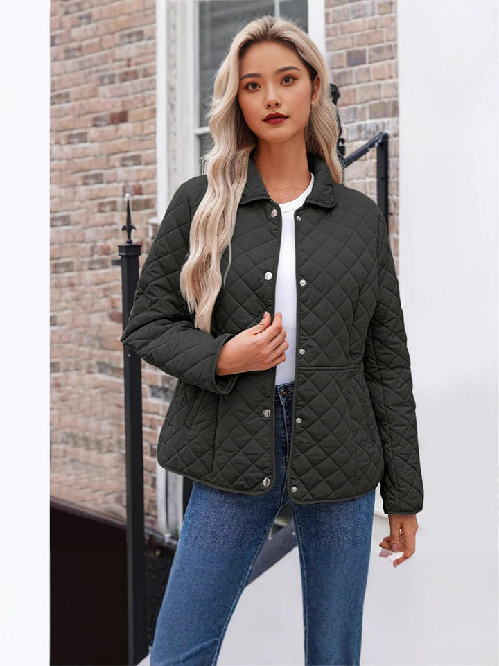 Elegante giacca trapuntata da donna per autunno/inverno, comoda e calda. Stile casual chic.