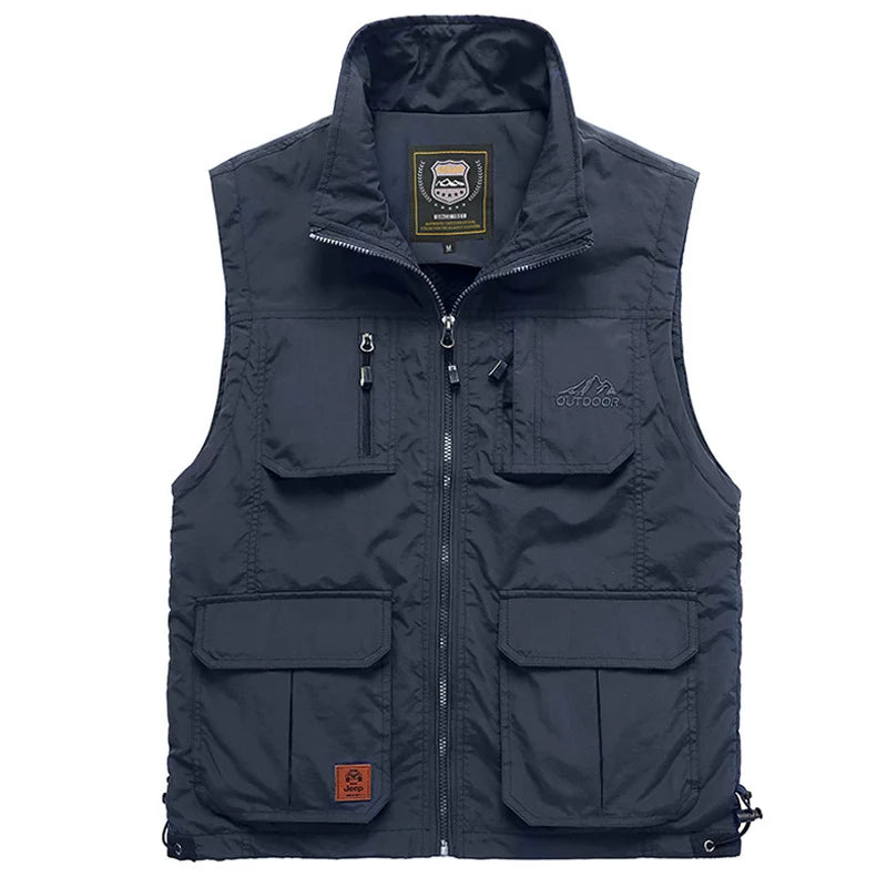 Gilet uomo trekking in pile leggero senza maniche, ideale per outdoor ed escursioni con tasche pratiche.