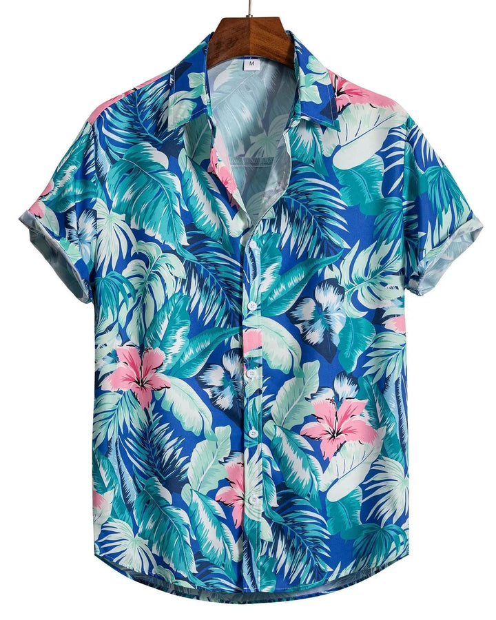 Busto uomo con camicia floreale estiva, bottoni aperti, look rilassato, fresco e casual per le giornate calde.