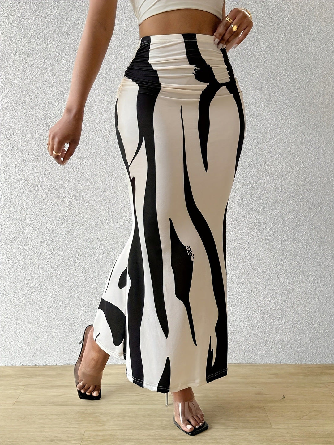 Gonna donna slim fit con audace stampa zebra, lunghezza media. Un capo moda versatile e colorato. [[lstfy-media:3]]
