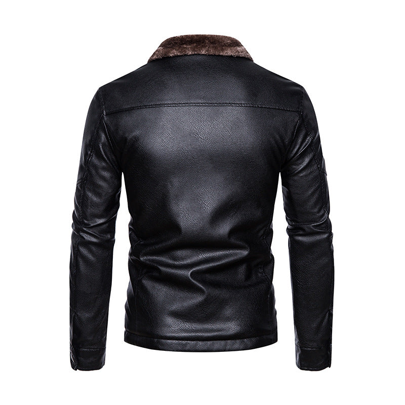 Elegante giacca uomo leopardata con zip, capospalla invernale di tendenza. Moda maschile con stile audace.
