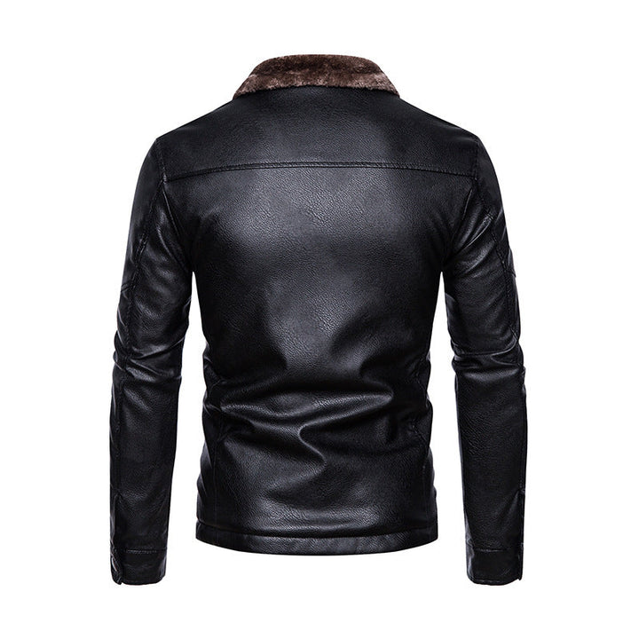 Elegante giacca uomo leopardata con zip, capospalla invernale di tendenza. Moda maschile con stile audace.