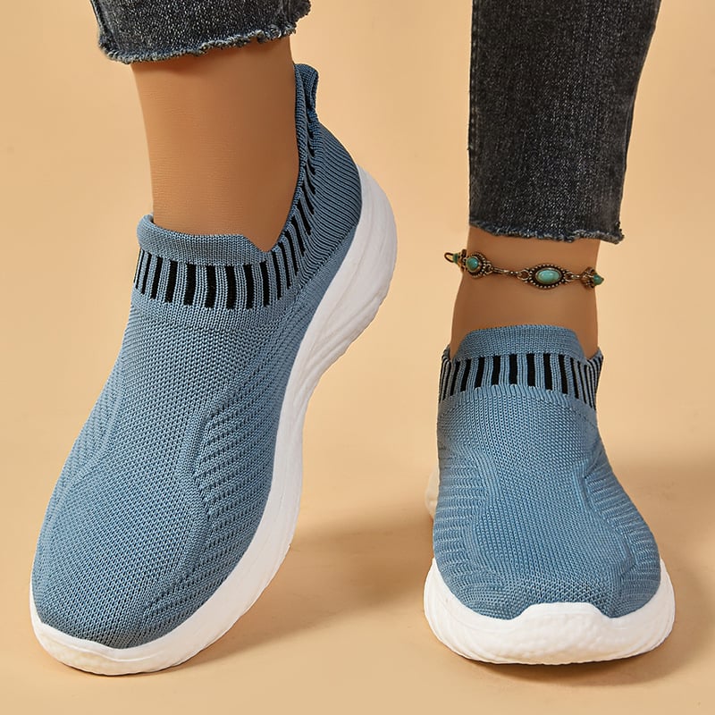 Sneakers donna slip-on leggere e traspiranti, ideali per comfort casual quotidiano e la moda.