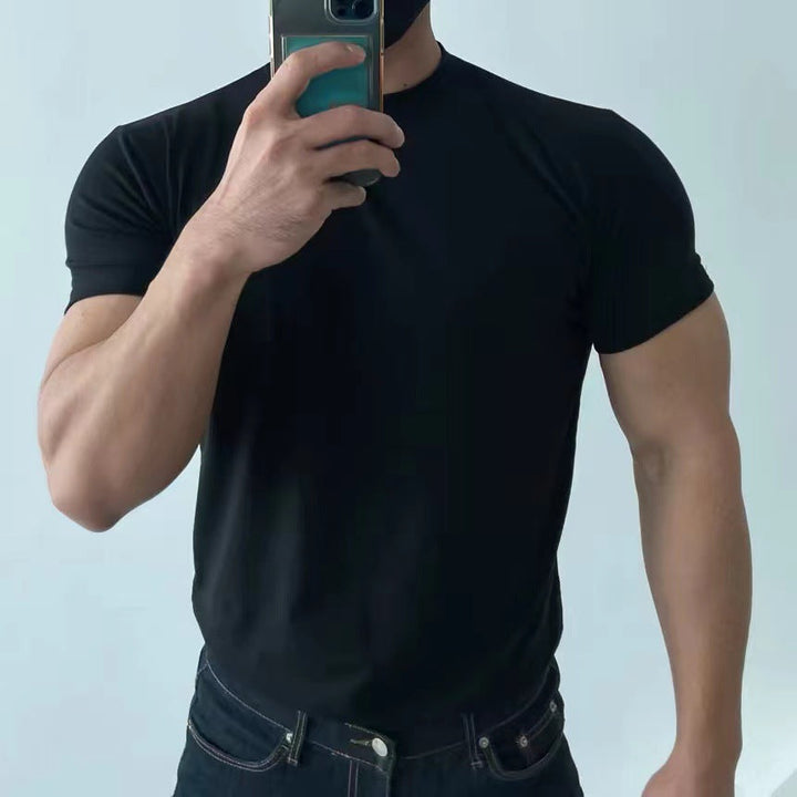 T-shirt uomo slim fit moderna, maniche corte, perfetta per look casual estivi. Traspirante e leggera.