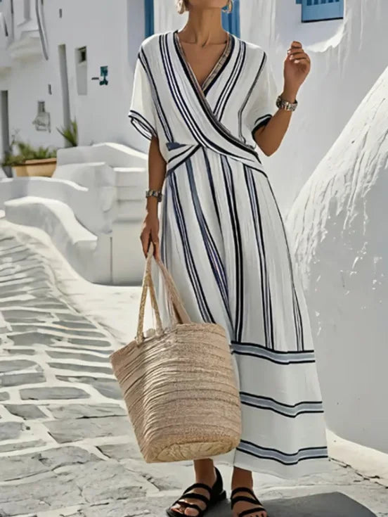 Elegante abito estivo donna scollo a V, righe astratte. Perfetto per outfit casual, vacanze e serate estive.