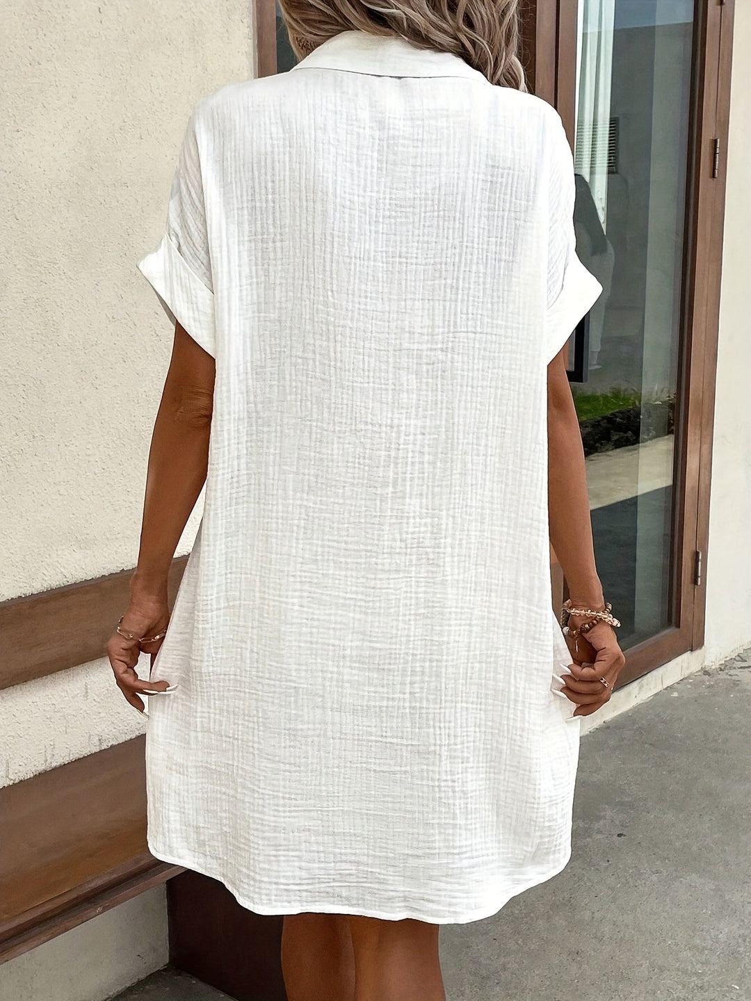 Vestito camicia donna casual chic midi, con colletto e bottoni, ideale per ogni occasione.