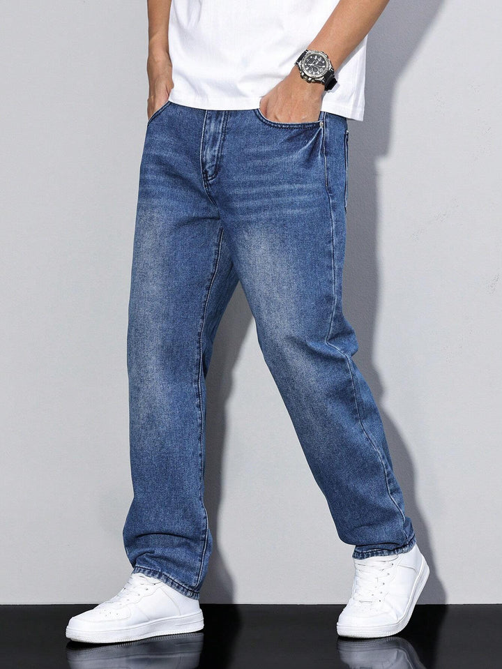 Pantaloni jeans uomo casual a gamba dritta, design versatile con bottoni frontali.