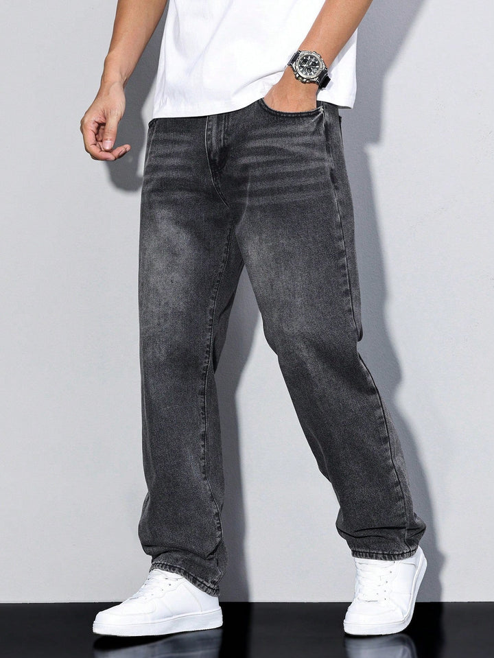 Outfit quotidiano: jeans uomo gamba dritta e chiusura a bottoni, perfetti per un look casual e classico.