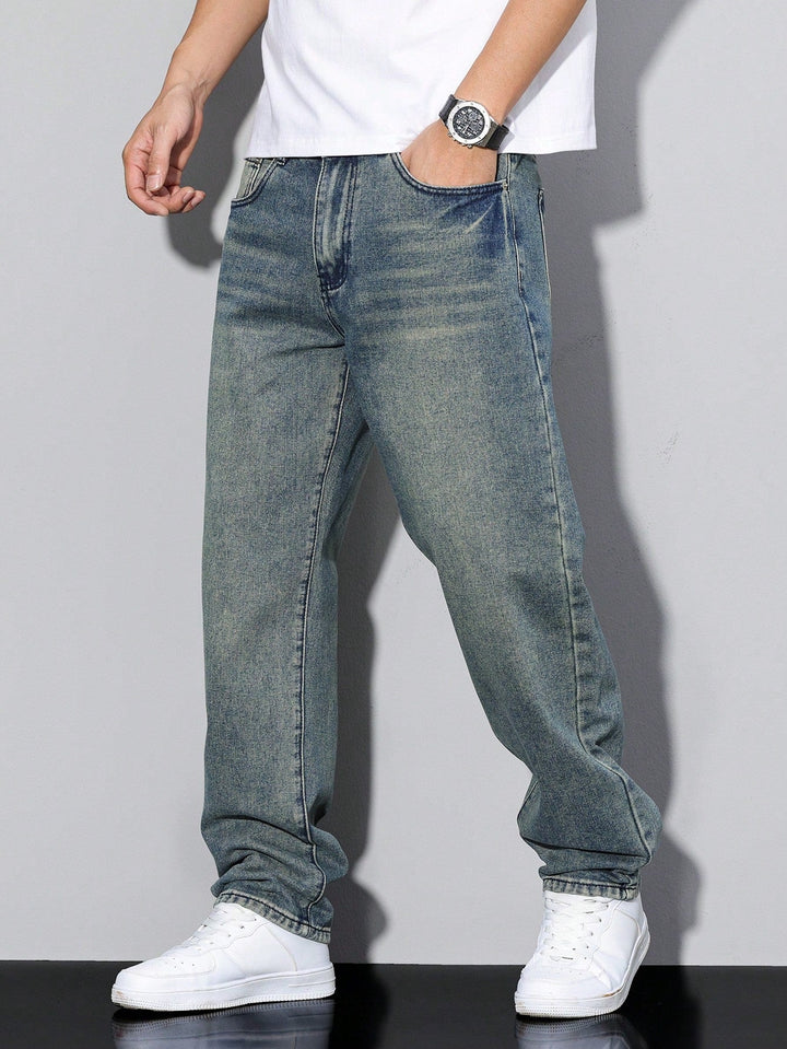 Jeans da uomo a gamba dritta, design con bottoni. Comfort e look versatile per ogni occasione.