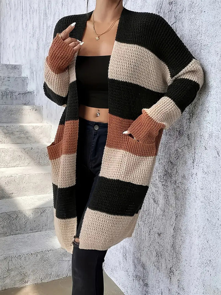 Cardigan donna a righe orizzontali, stile ampio e rilassato, in tessuto confortevole per look di tendenza.