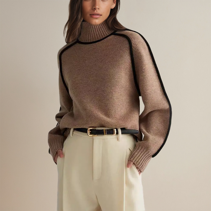 Maglia invernale donna a collo alto a righe, vestibilità slim fit. Indispensabile per look casual chic o elegante quotidiano.