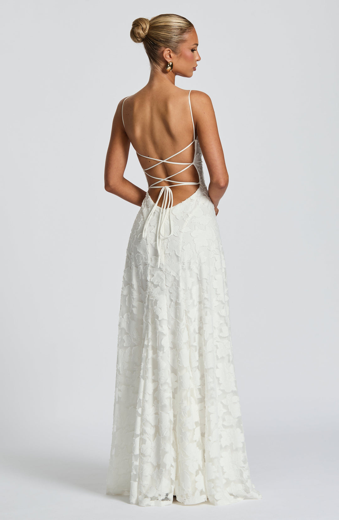 Abito floreale estivo donna, maxi, con scollo a V morbido e design con laccio sulla schiena.