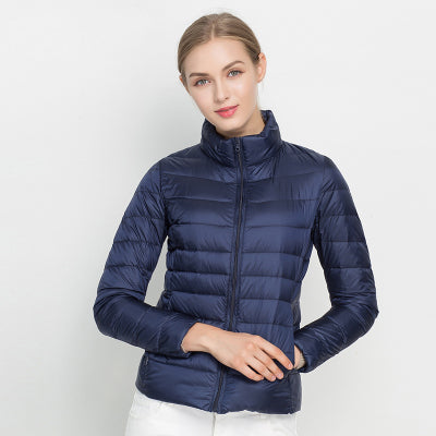 Piumino donna stile casual chic per la città, ideale in primavera e mezze stagioni.