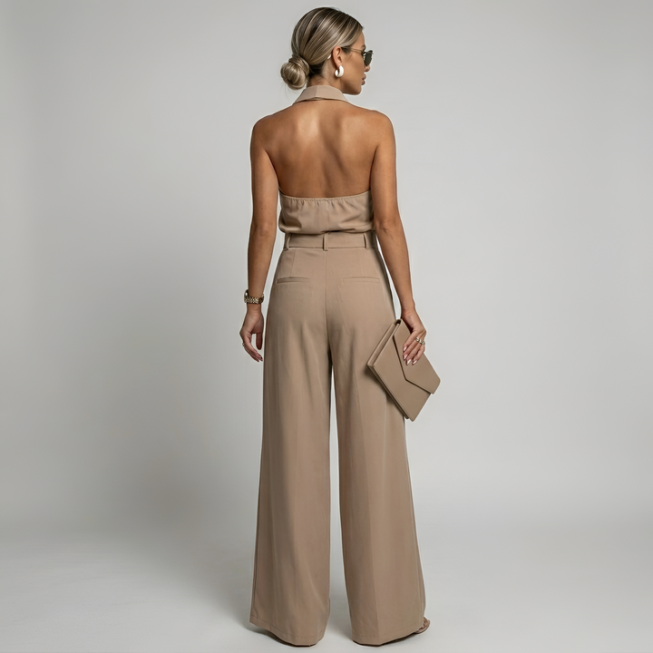 Moderna tuta donna fluida, elegante con collo all'americana e gamba ampia. Ideale per eventi e serate speciali.