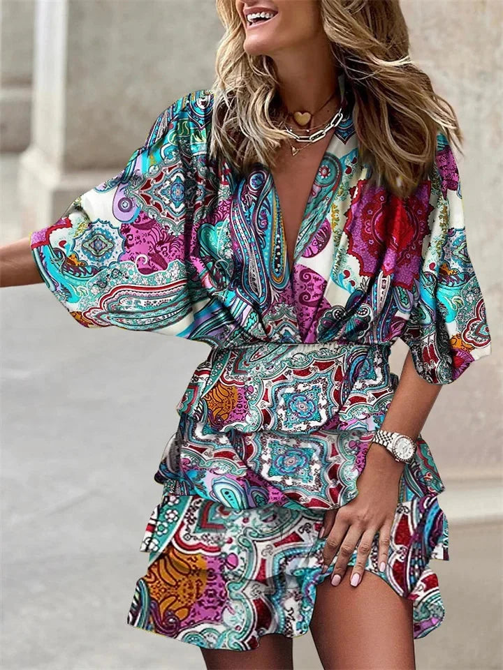 Abito estivo donna leggero con scollo a V, maniche corte e volant. Perfetto per la moda mare e l'estate.