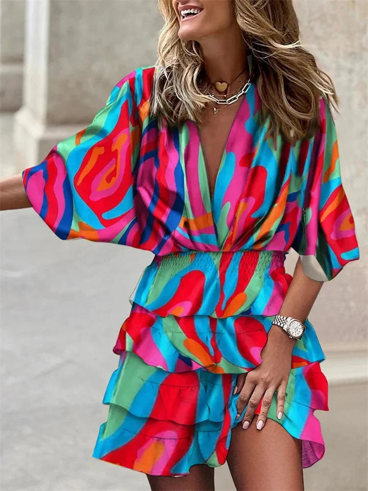 Abito estivo da donna con design a volant, scollo a V e maniche corte, perfetto per un look chic e leggero.