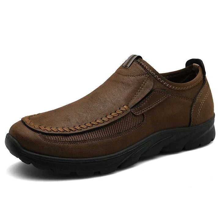 Scarpe slip-on uomo ortopediche, leggere e flessibili, design casual in pelle per un supporto comodo.