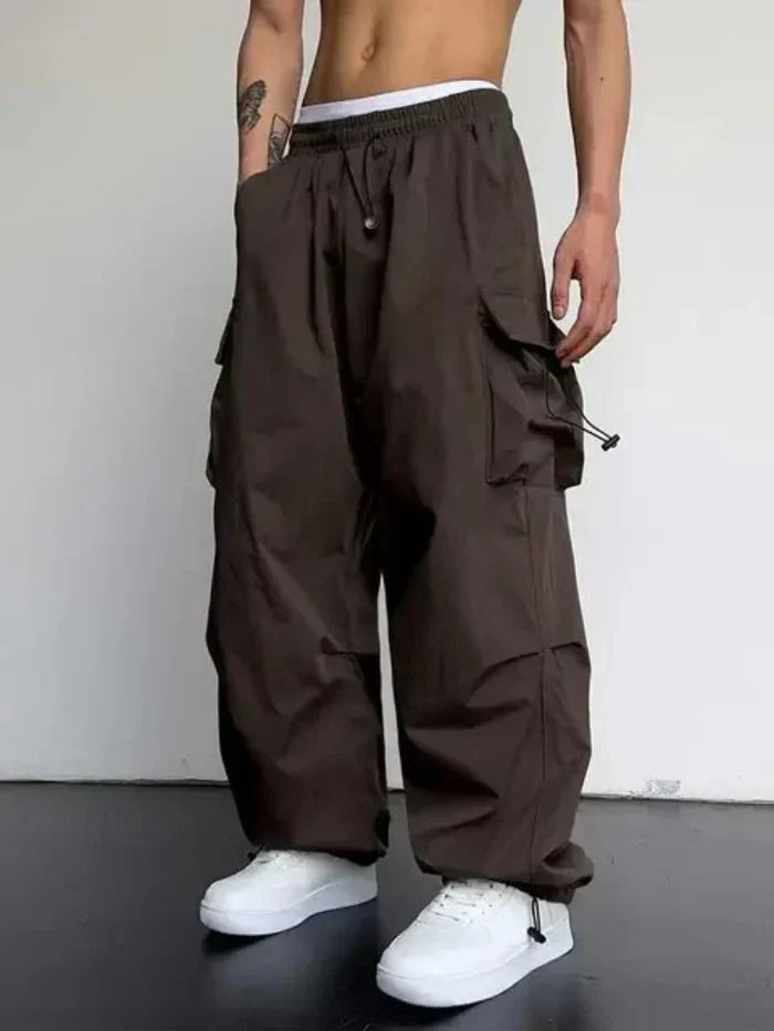 Pantaloni cargo da uomo casual in tessuto resistente, stile moderno e comodo. Perfetti per un look maschile versatile.