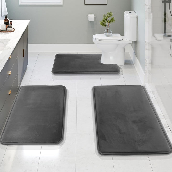 Set 3 tappetini bagno in memory foam vellutato di lusso, super assorbenti e confortevoli.