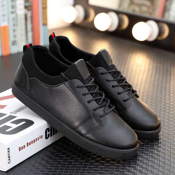Scarpe uomo nere leggere e traspiranti, sneakers casual con lacci per comfort quotidiano e stile versatile.