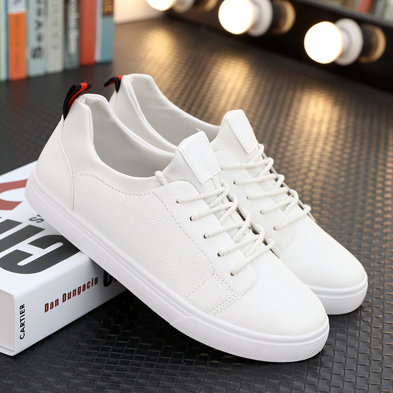 Sneakers uomo casual bicolore (nero/bianco), scarpe sportive leggere ideali per passeggio e viaggio.