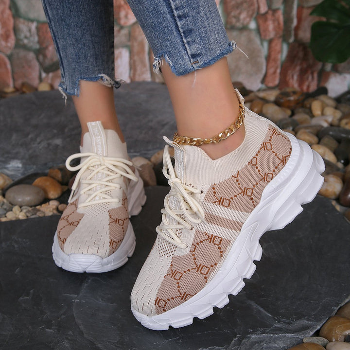 Sneakers donna marrone chiaro e rosa con lacci, leggere e confortevoli per passeggiate quotidiane e look casual.