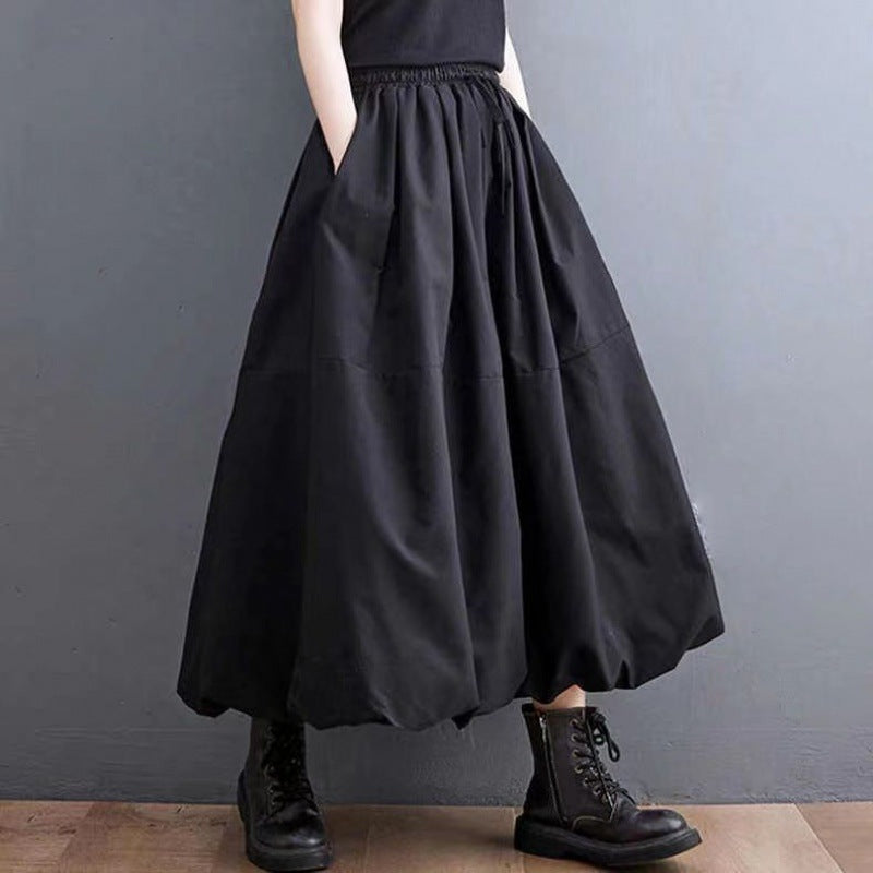 Gonna a campana donna versatile, stratificata e di media lunghezza. Ideale per moda primavera estate casual chic.