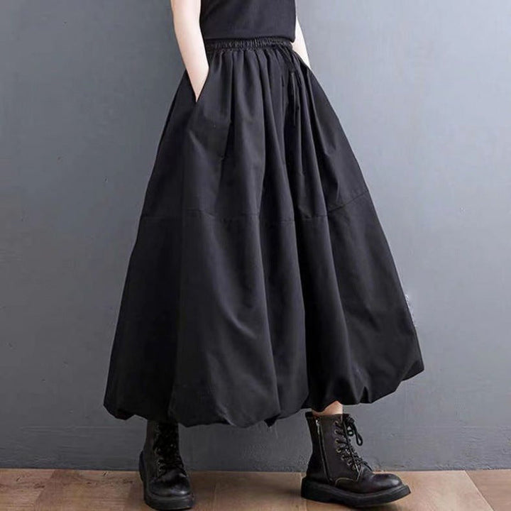 Gonna a campana donna versatile, stratificata e di media lunghezza. Ideale per moda primavera estate casual chic.