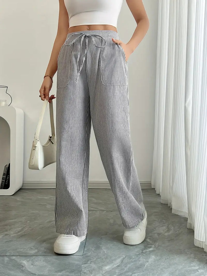 Pantaloni donna estivi a righe, larghi e leggeri, un must-have per il tuo stile.