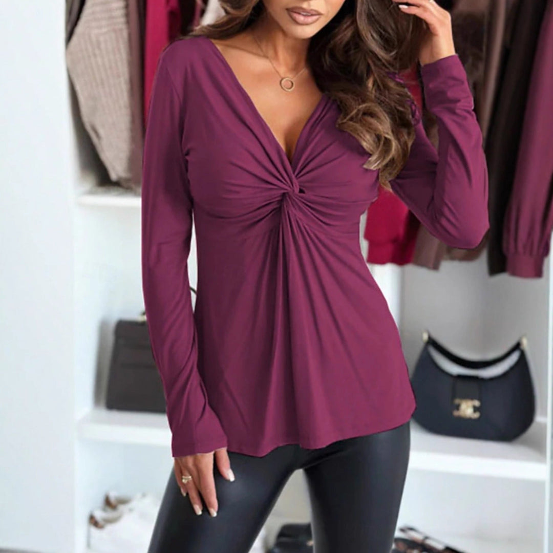 Blusa donna versatile con maniche lunghe e scollo a V, design fluido plissettato, perfetta per eleganza.