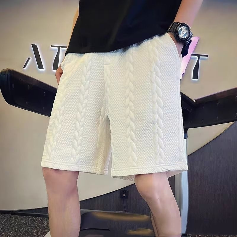 Pantaloncini sportivi uomo ampi per comfort estivo. Stile pirata a gamba dritta, disponibili in nero e bianco.