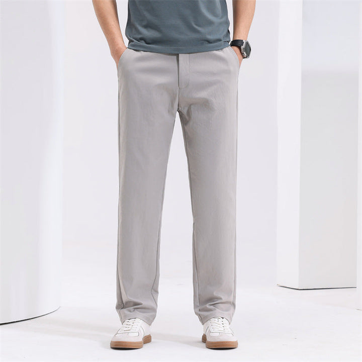 Pantaloni uomo larghi e dritti, vita media. Essenziali per un look casual moderno e comfort senza rinunce.