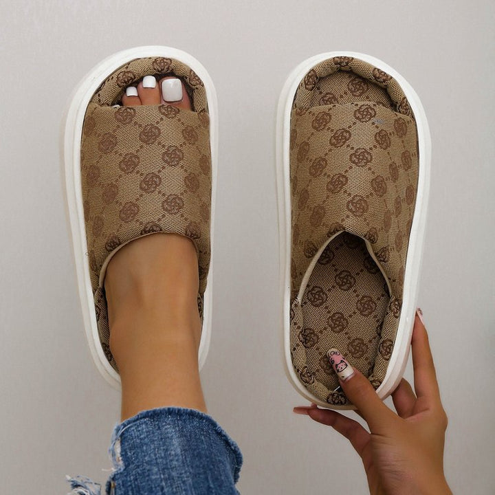 Pantofole unisex indoor con suola spessa per massimo comfort in casa, ideali per relax e benessere tutto l'anno.