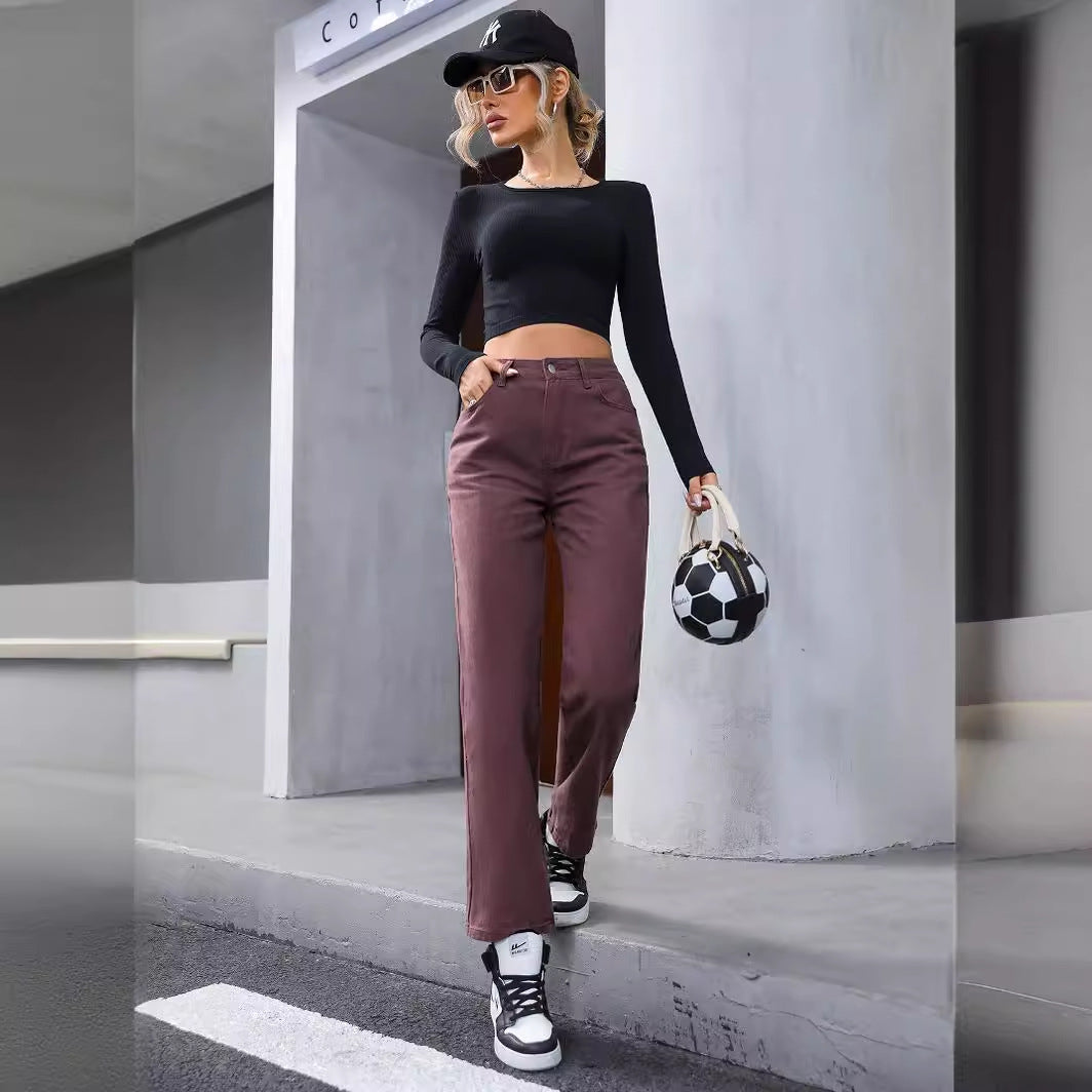 Pantalone jeans donna marrone vita alta e gamba dritta. Stile casual e versatile per outfit alla moda.