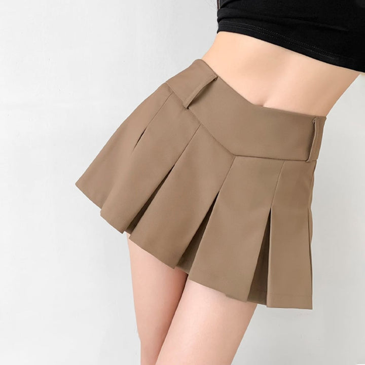 Gonna mini da donna pieghettata, vita a V, con shorts interni. Ideale per un look estivo o primavera casual.