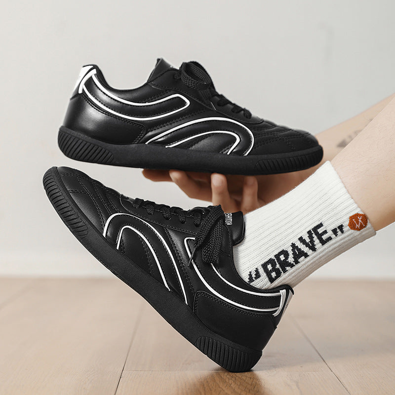 Moderne sneakers uomo retrò, scarpe con lacci per un look casual e alla moda. Ideali per il comfort nel tempo libero.