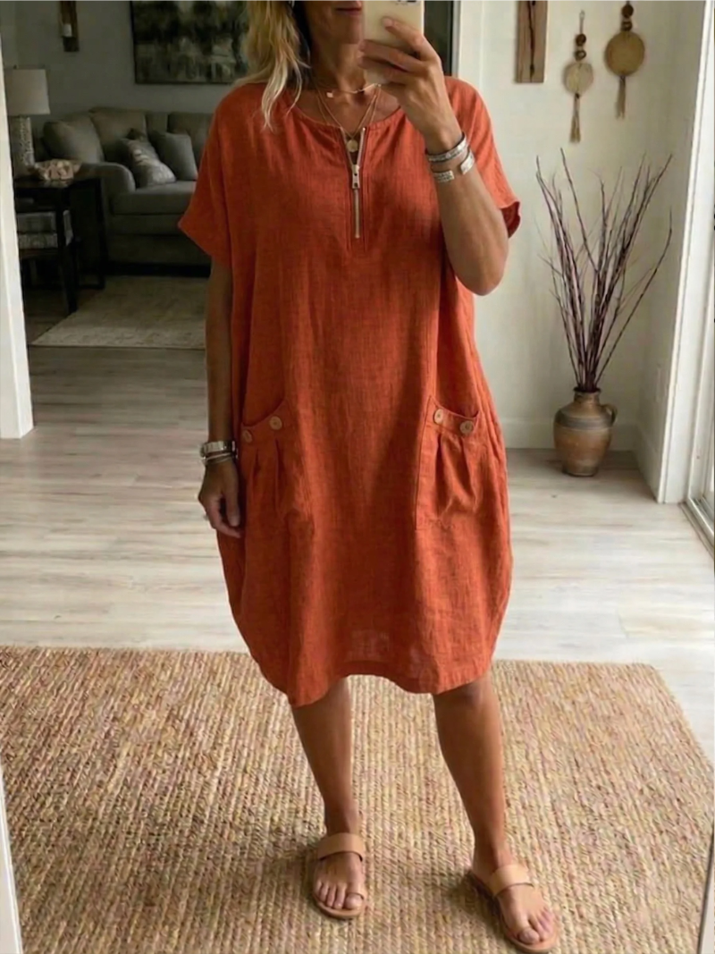 Vestito midi donna casual a maniche corte, con zip e tasche. Stile quotidiano per primavera ed estate.